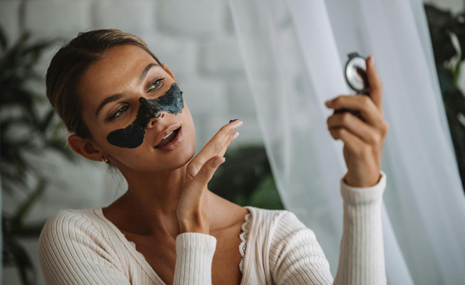 Formazione professionale beauty - studenti durante lezione pratica di estetica